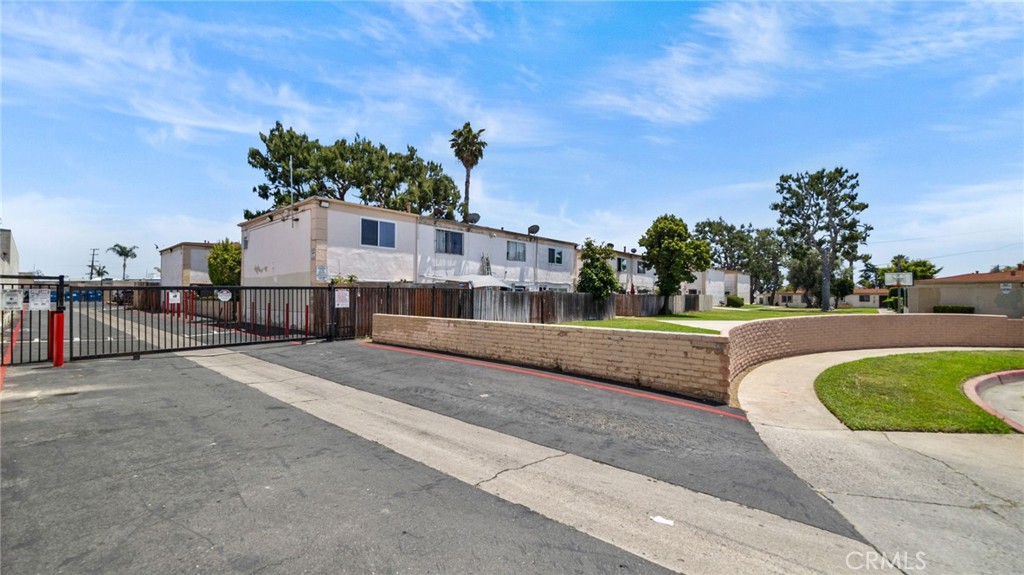 1001 E Camile Street F4