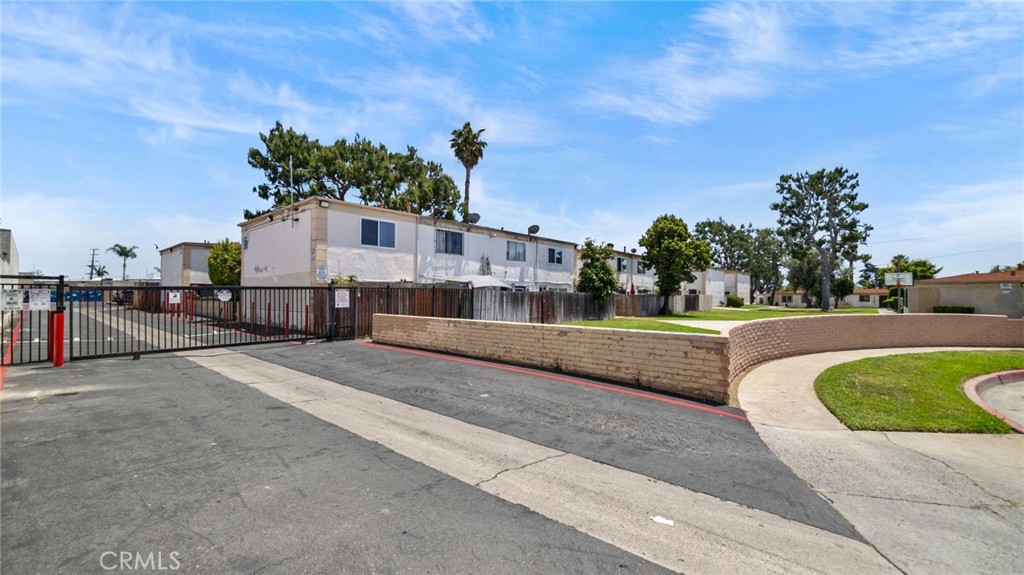 1001 E Camile Street F4