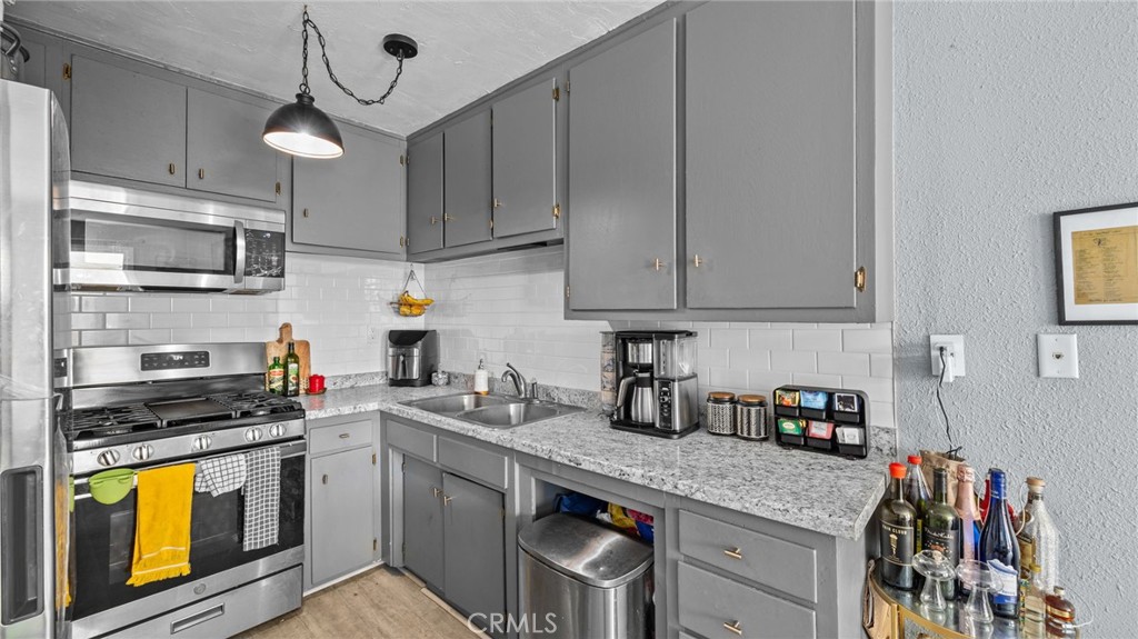 1001 E Camile Street F4