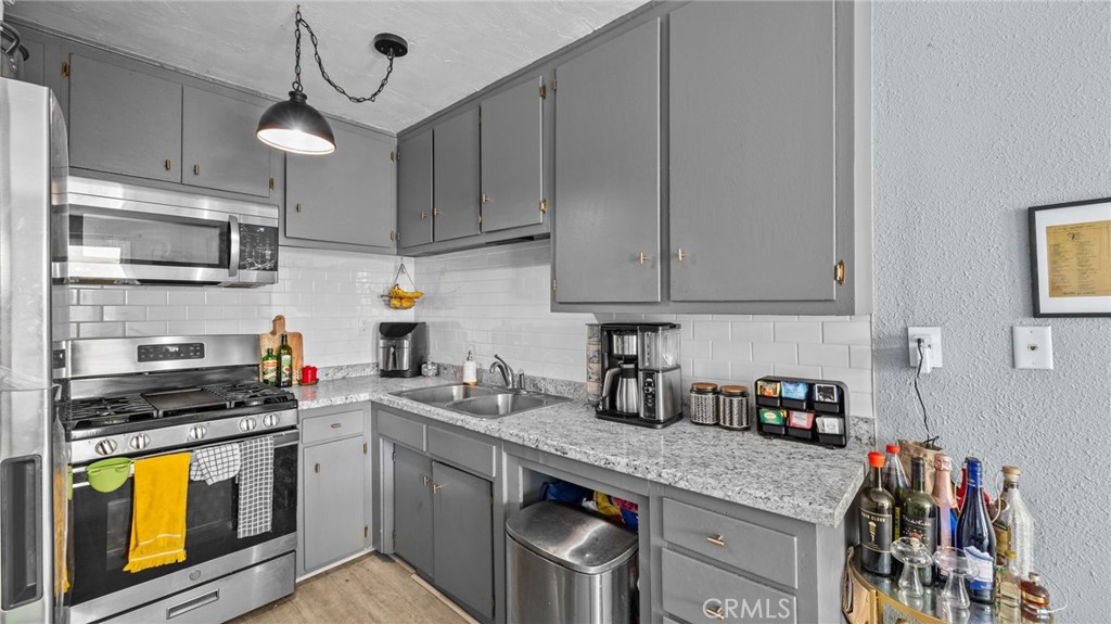 1001 E Camile Street F4