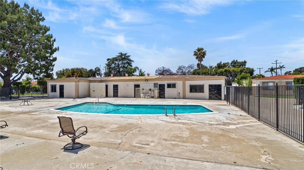 1001 E Camile Street F4