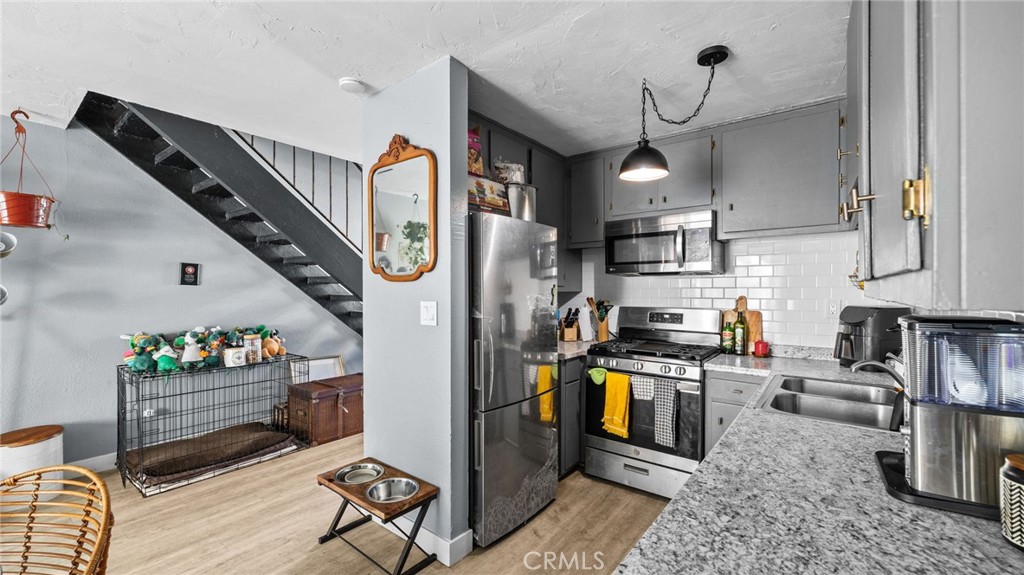 1001 E Camile Street F4