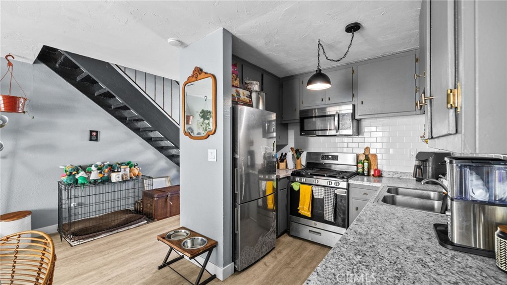 1001 E Camile Street F4