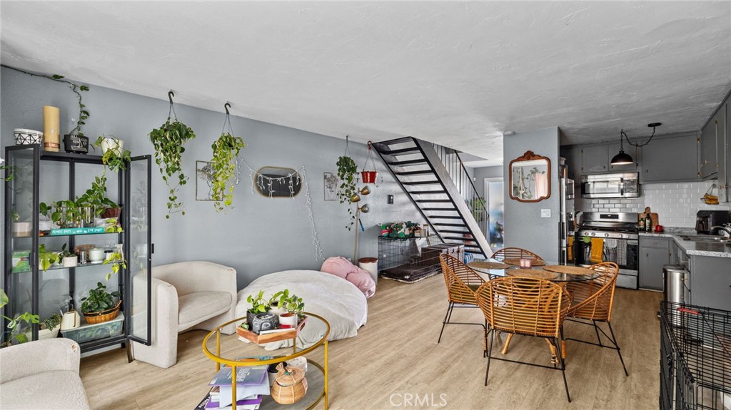 1001 E Camile Street F4