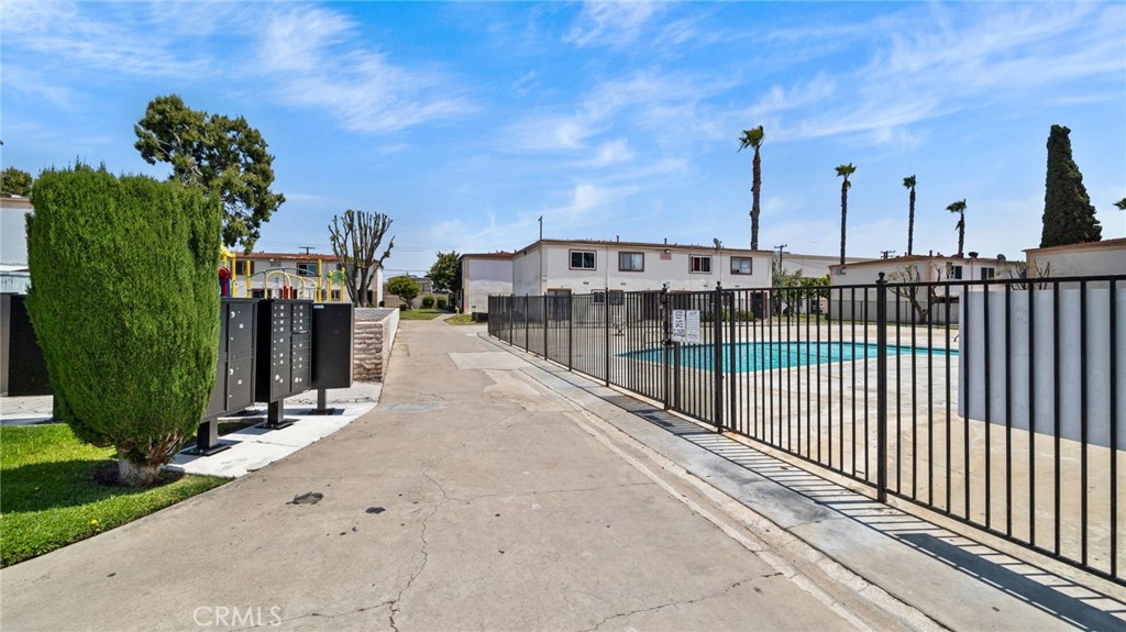 1001 E Camile Street F4