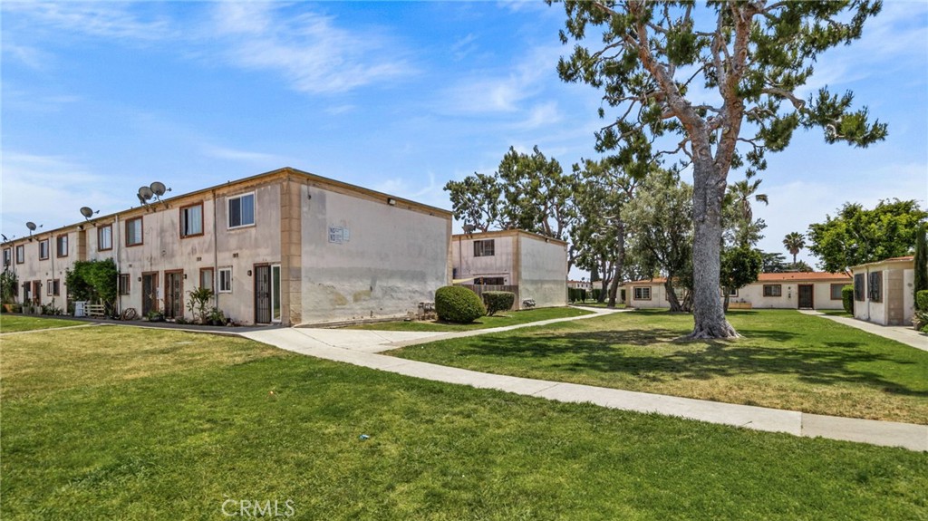 1001 E Camile Street F4