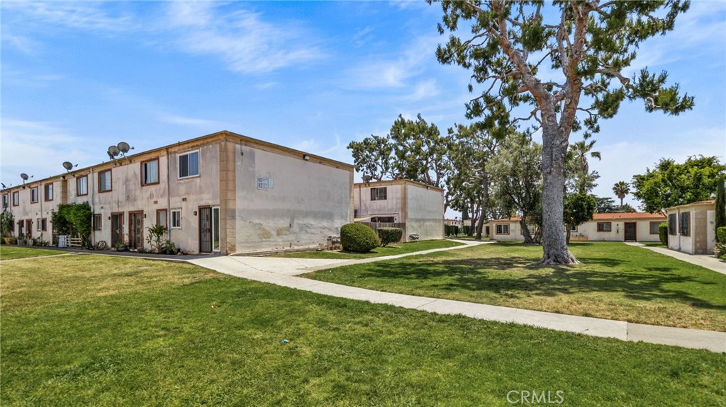 1001 E Camile Street F4