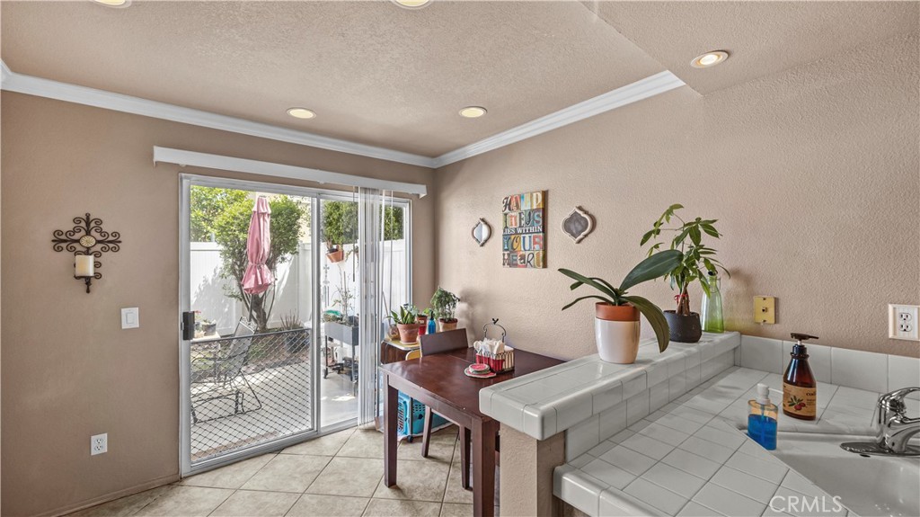 2215 Arabian Way
