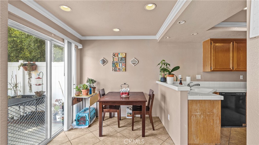 2215 Arabian Way