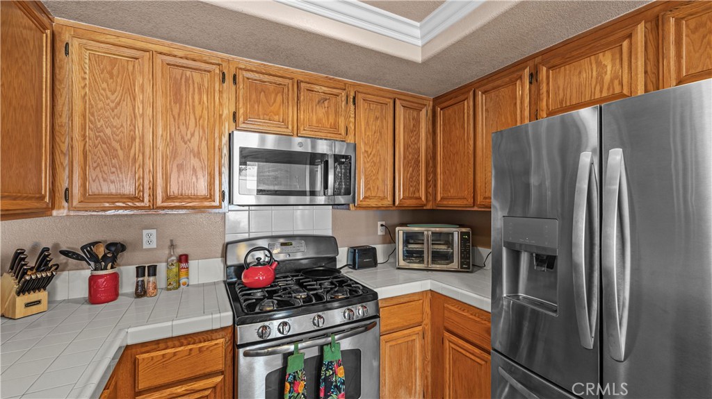 2215 Arabian Way