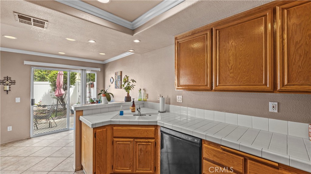 2215 Arabian Way