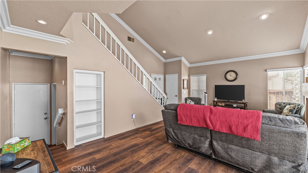 2215 Arabian Way