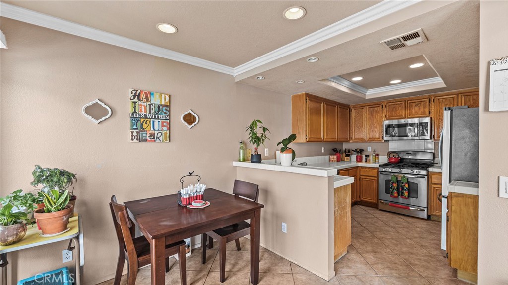 2215 Arabian Way