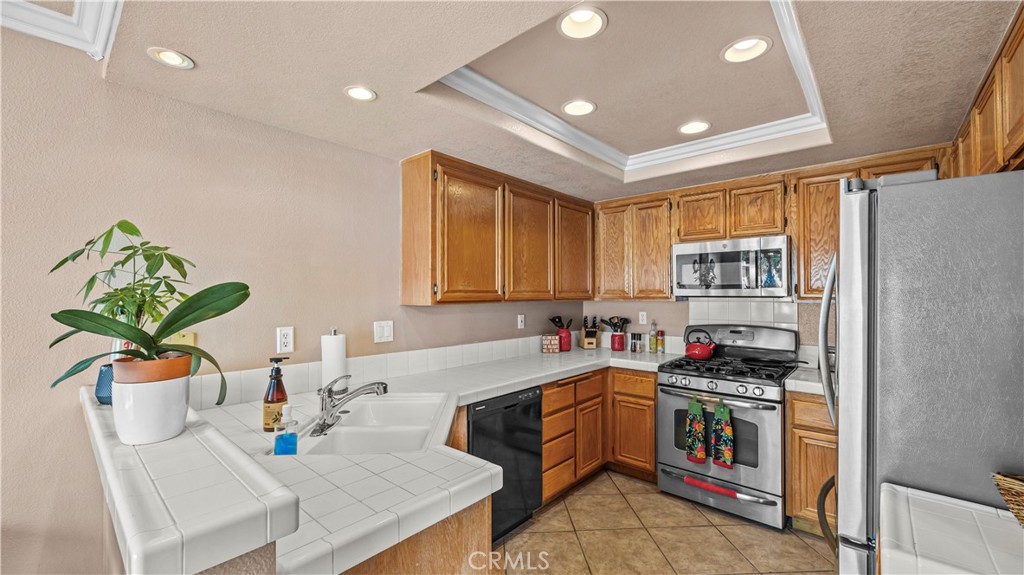 2215 Arabian Way
