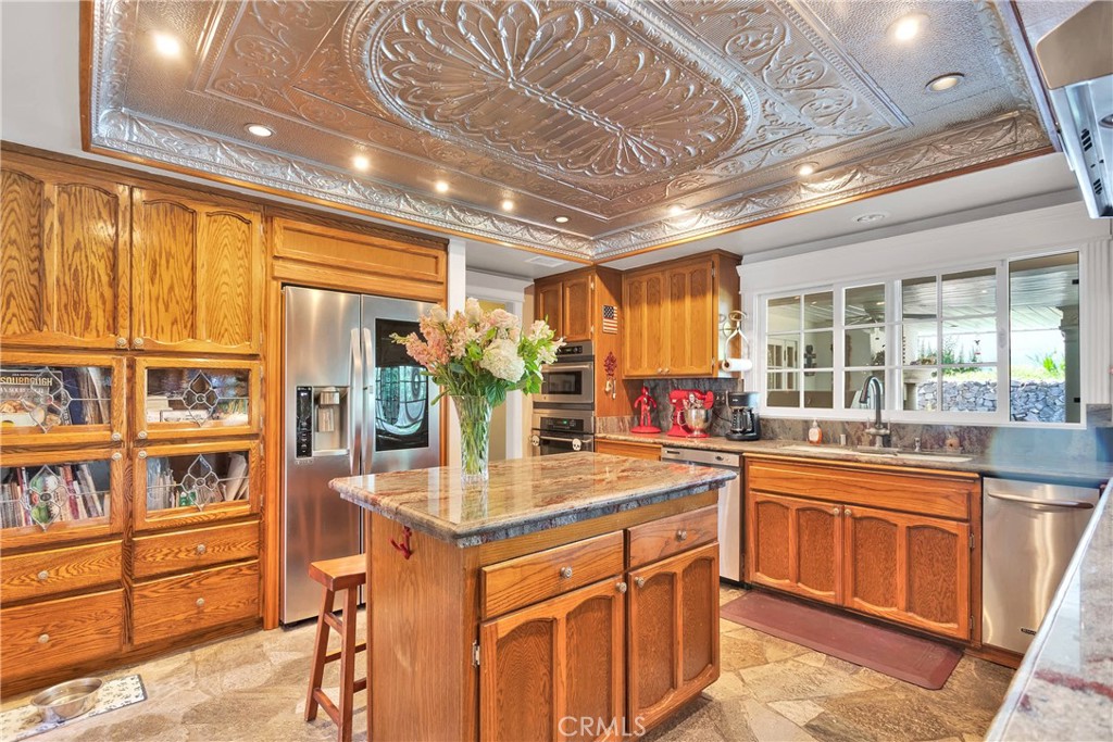121 S Canyon Crest Drive