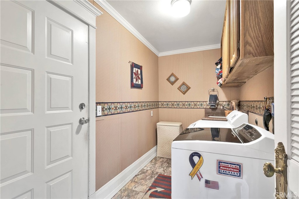 121 S Canyon Crest Drive