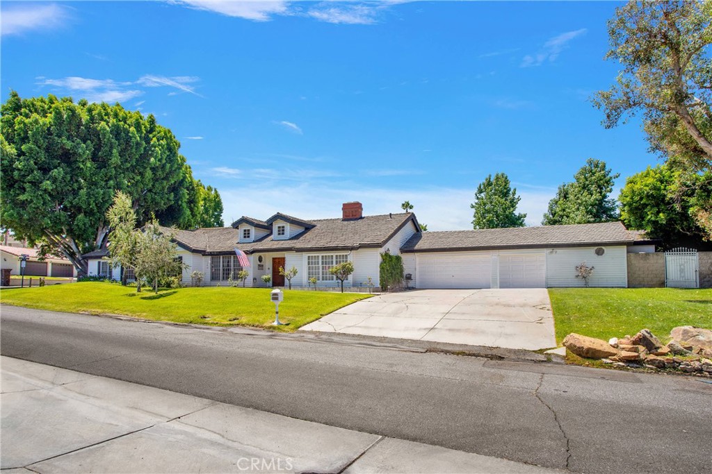 121 S Canyon Crest Drive