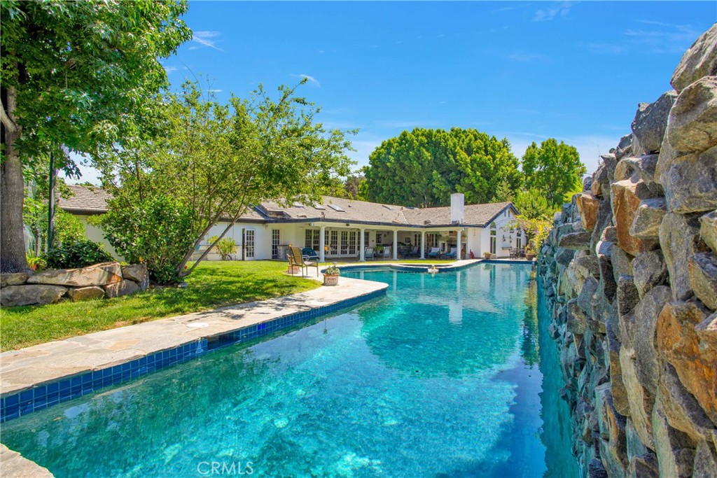 121 S Canyon Crest Drive