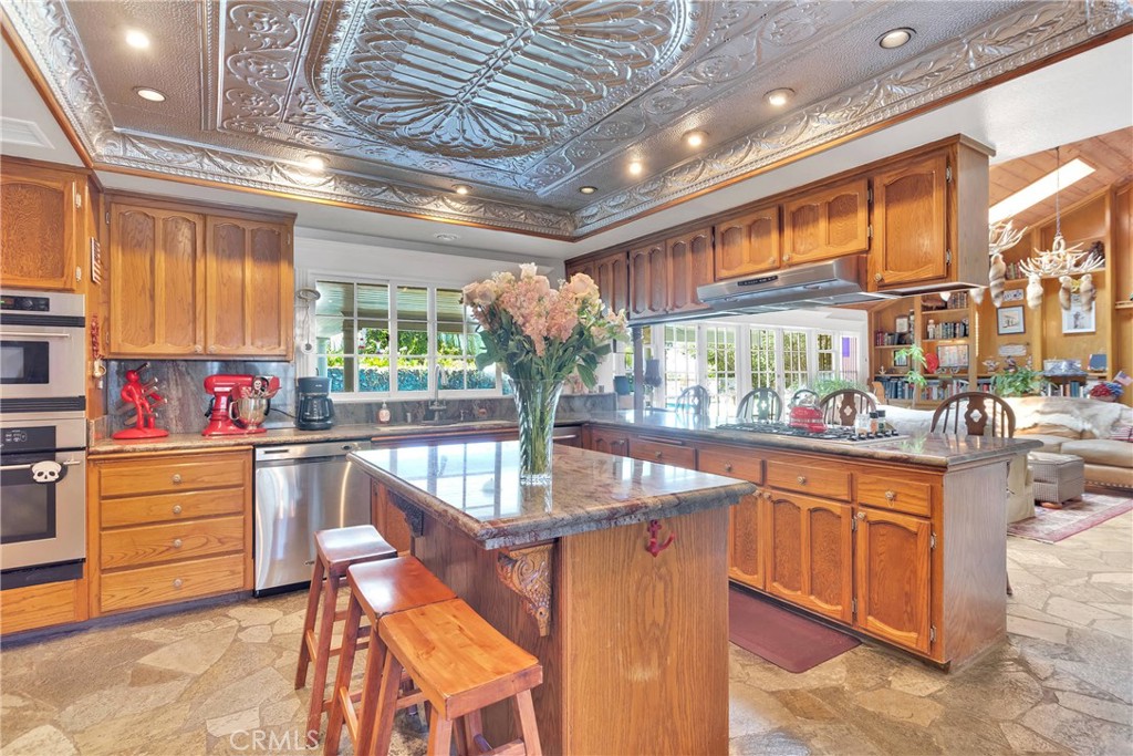 121 S Canyon Crest Drive