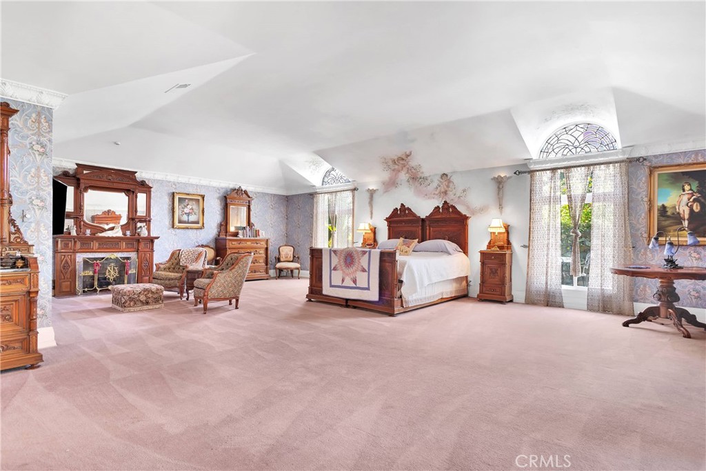 121 S Canyon Crest Drive