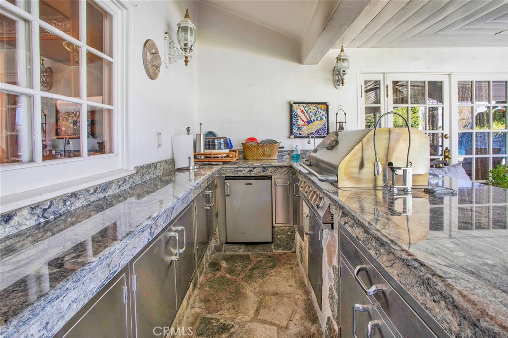 121 S Canyon Crest Drive