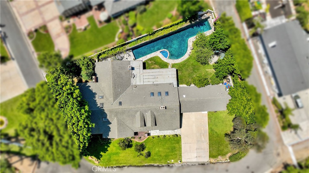 121 S Canyon Crest Drive