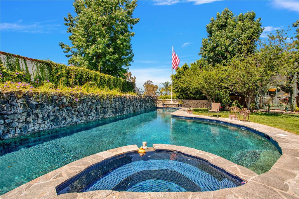 121 S Canyon Crest Drive