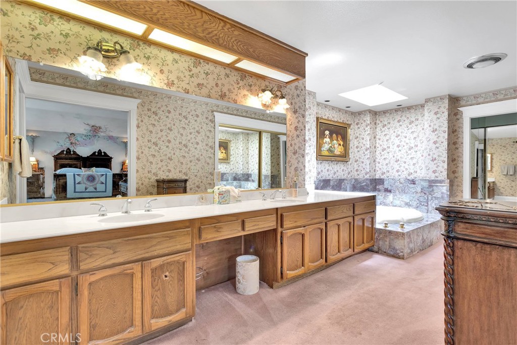 121 S Canyon Crest Drive