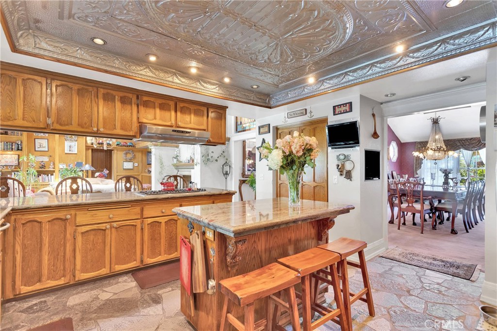 121 S Canyon Crest Drive