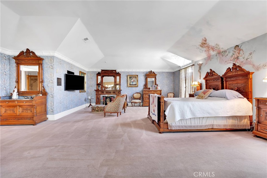 121 S Canyon Crest Drive