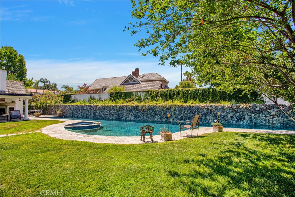 121 S Canyon Crest Drive