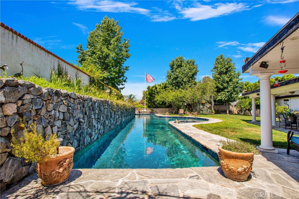 121 S Canyon Crest Drive