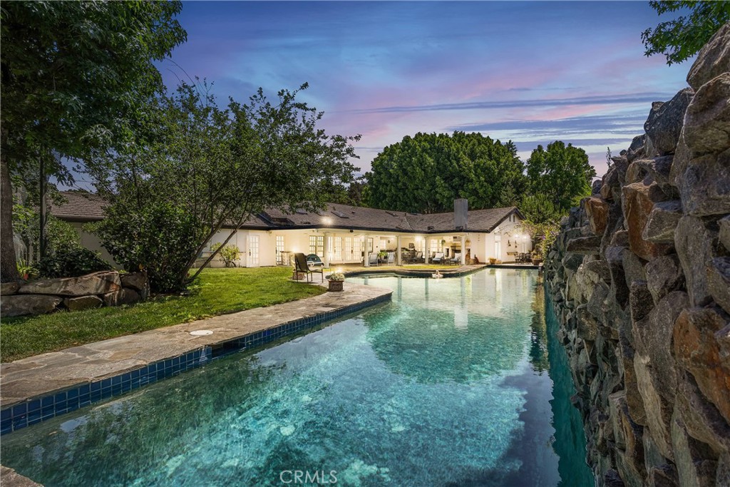 121 S Canyon Crest Drive