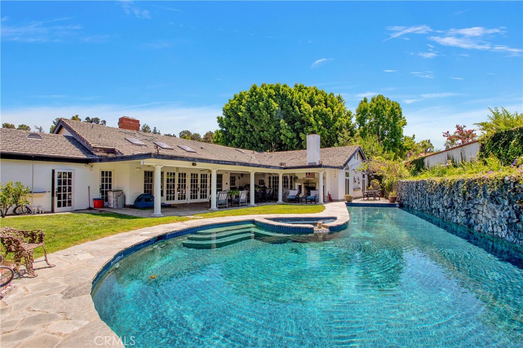 121 S Canyon Crest Drive