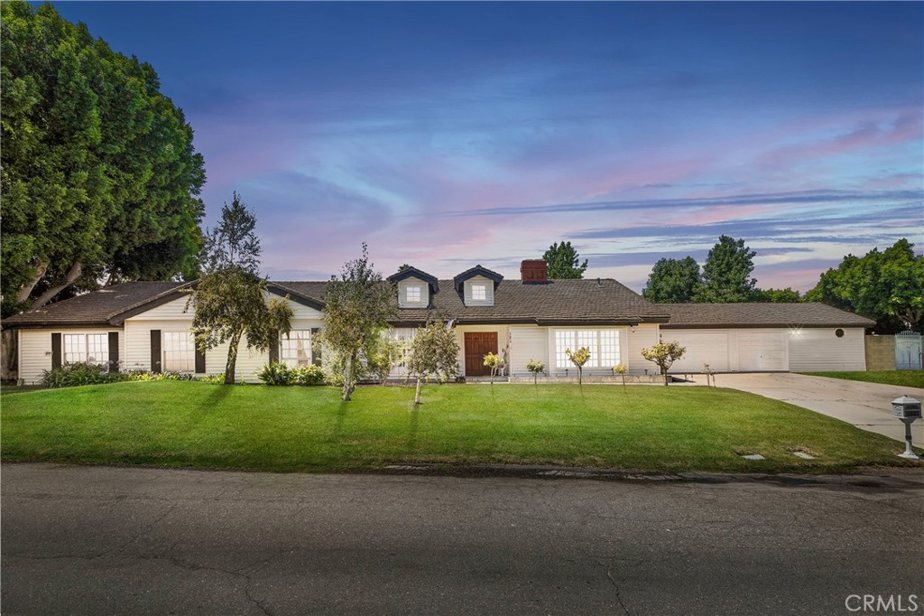 121 S Canyon Crest Drive
