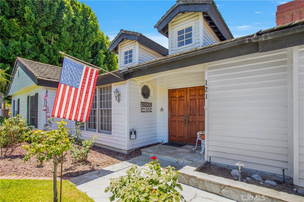 121 S Canyon Crest Drive