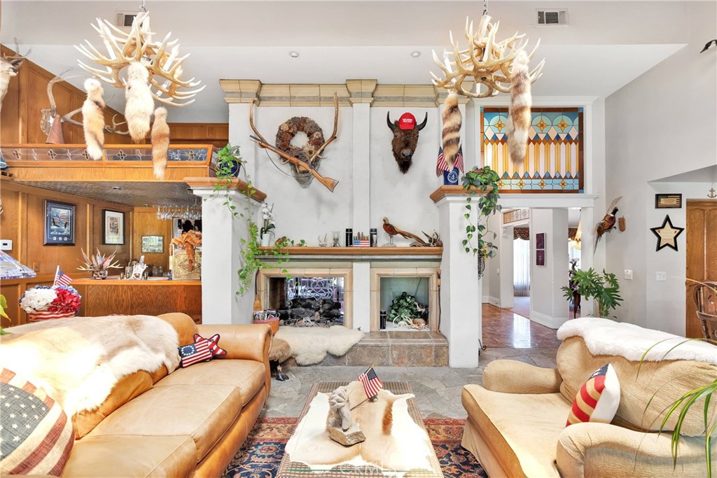 121 S Canyon Crest Drive