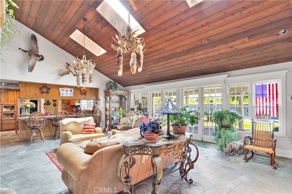 121 S Canyon Crest Drive