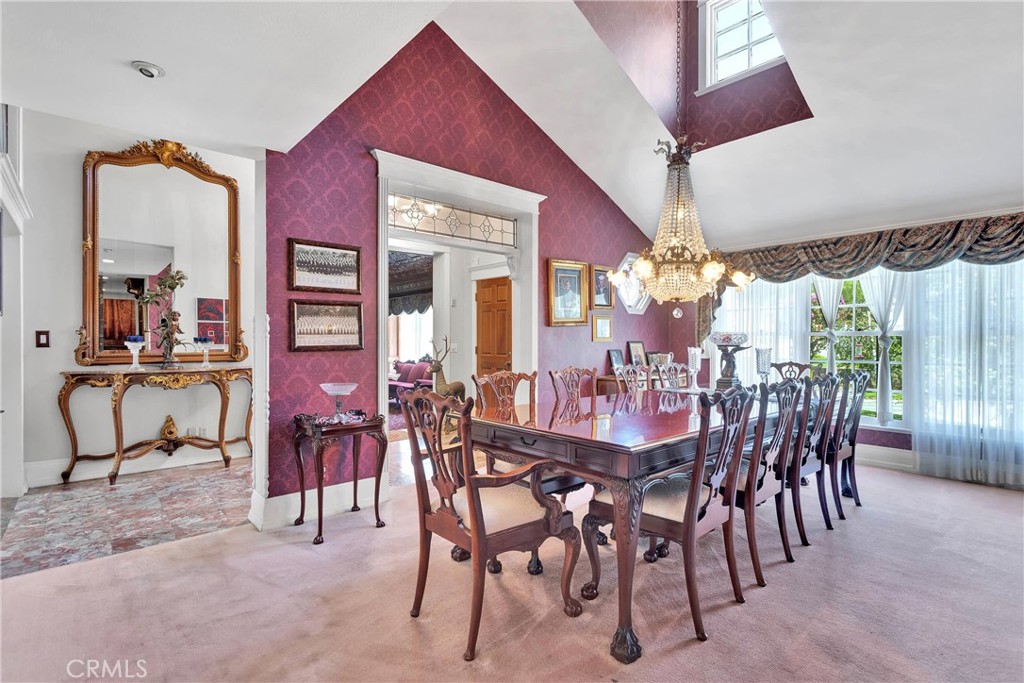 121 S Canyon Crest Drive