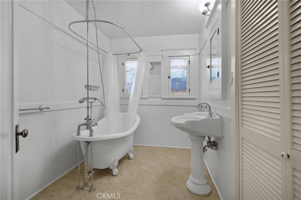 4426 University Avenue