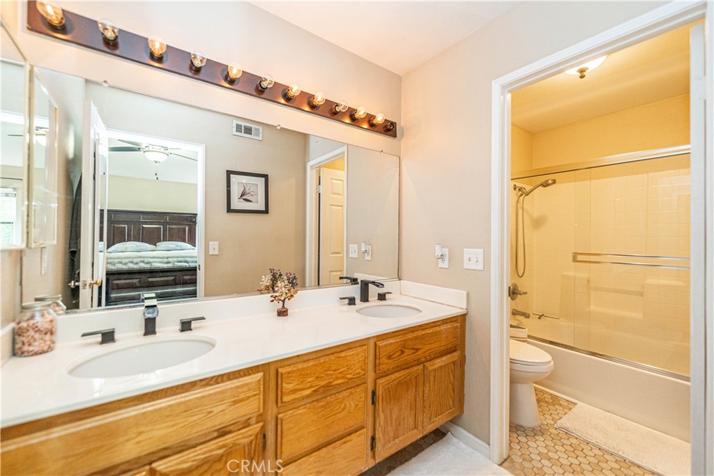 13084 Avenida Pescador