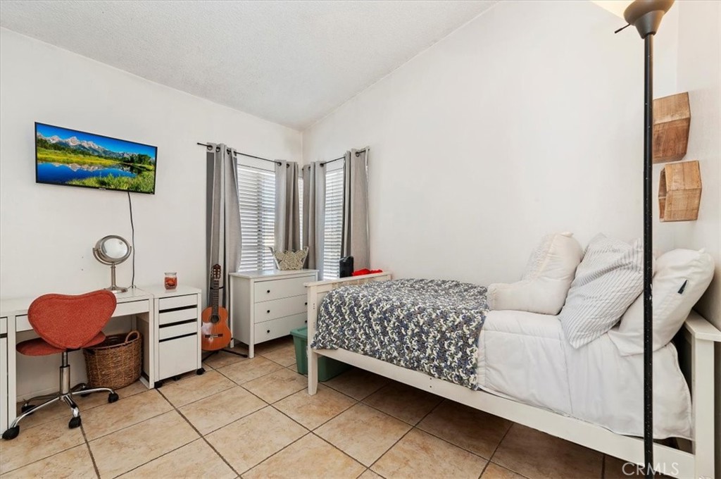 1906 Overland Street