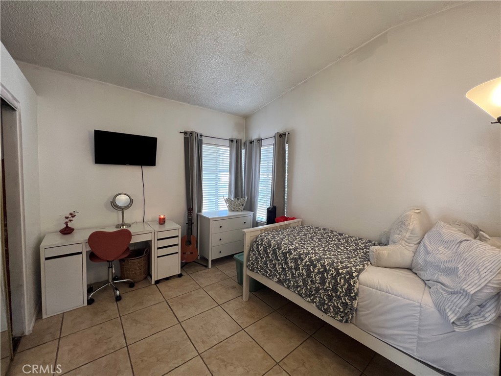 1906 Overland Street