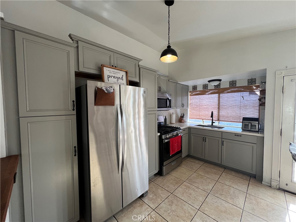 1906 Overland Street