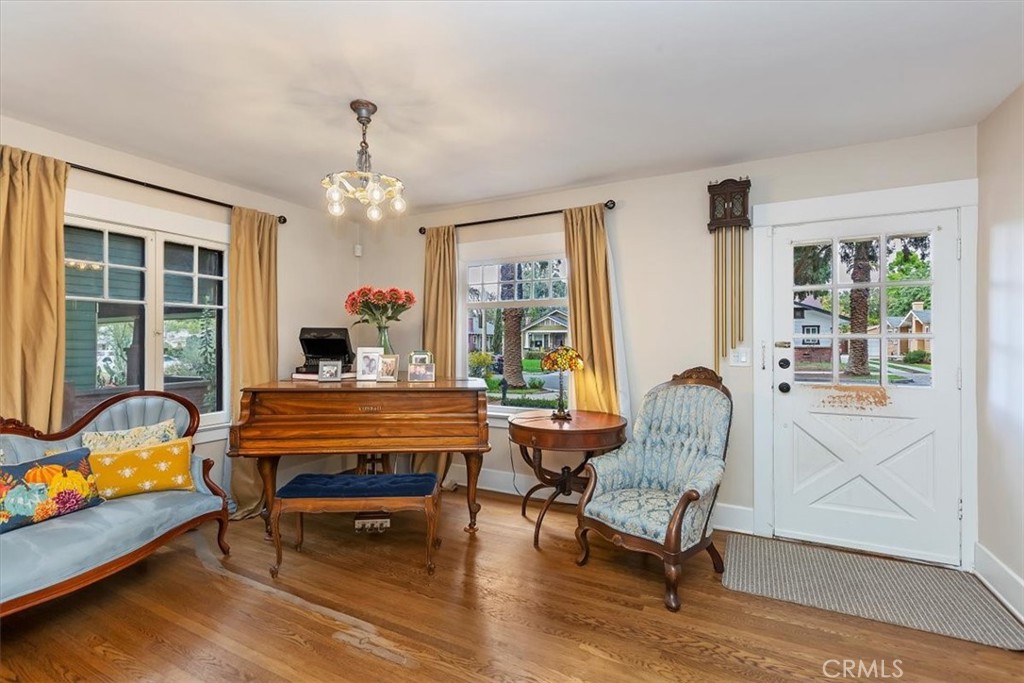 3868 Linwood Place
