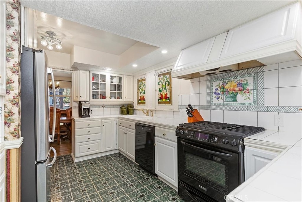 3868 Linwood Place