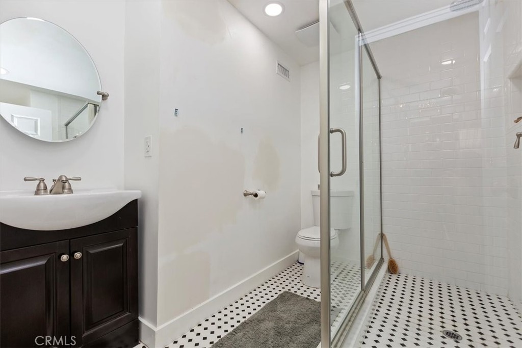 3868 Linwood Place