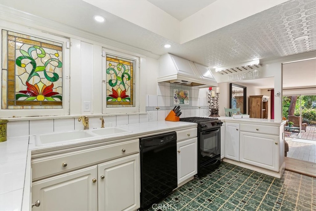3868 Linwood Place
