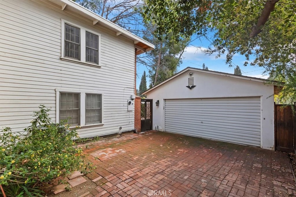 3868 Linwood Place