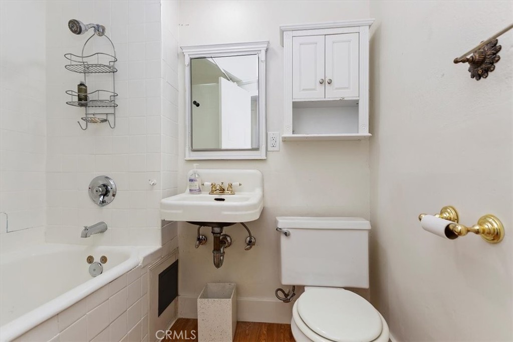 3868 Linwood Place